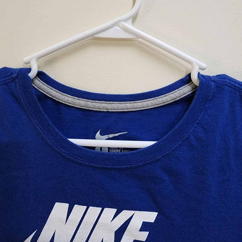 Nike Slim Fit Crewneck T-Shirt with Gradient Blue Black and White Swoosh Logo